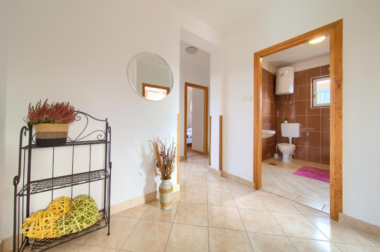 Rasopasno Apartment With Terrace And Private Parking ภายนอก รูปภาพ
