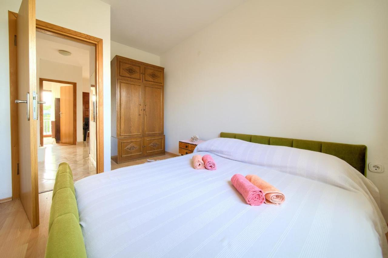 Rasopasno Apartment With Terrace And Private Parking ภายนอก รูปภาพ