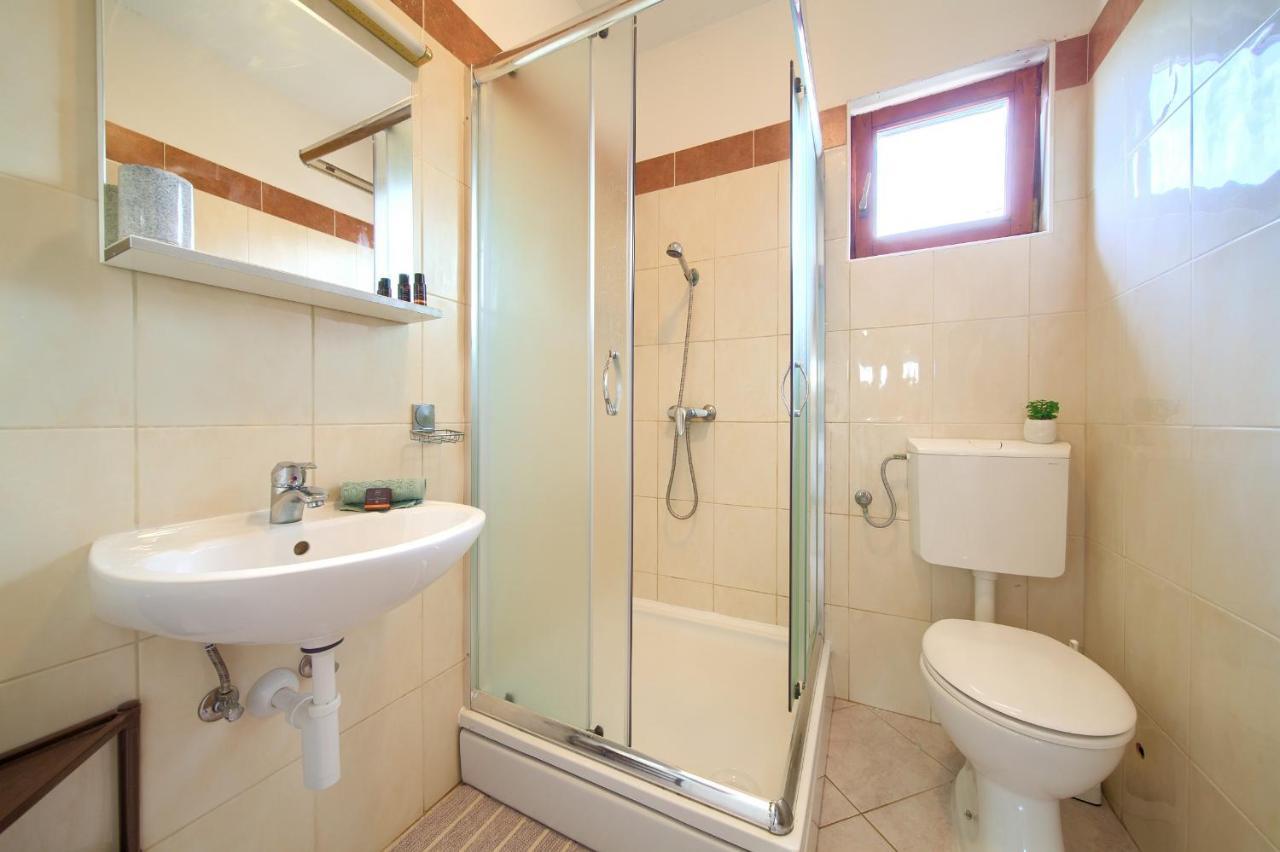 Rasopasno Apartment With Terrace And Private Parking ภายนอก รูปภาพ